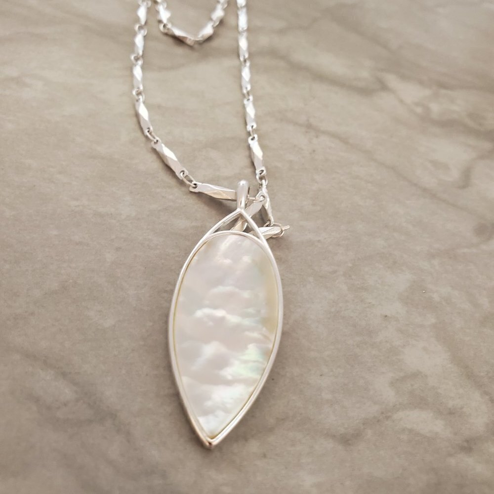 ✨ Stella and Dot Mother Of Pearl Aurelia 3 in 1 Necklace ✨ - Picture 3 of 11